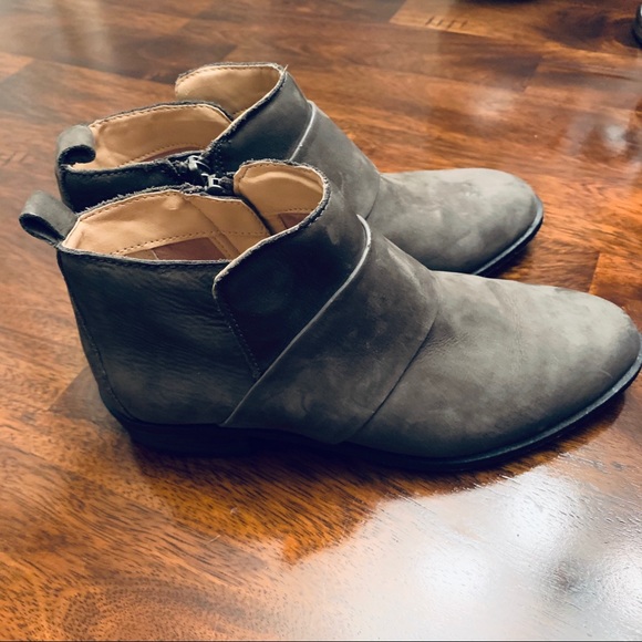 Susina Shoes - 🛍SUSINA GORGEOUS GREY SUEDE BOOTIES 🛍
